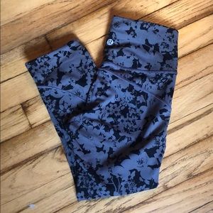 LuluLemon Fast and Free gray floral